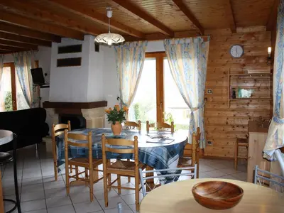 Plan de l'établissement Chalet spacieux à Gérardmer avec terrasse et équipements familiaux - FR-1-589-65