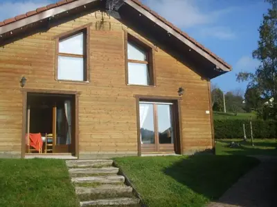 Plan de l'établissement Chalet spacieux à Gérardmer avec terrasse et équipements familiaux - FR-1-589-65