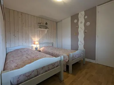 Un ou plusieurs lits dans un hébergement de l'établissement Charmant chalet de montagne avec terrasse et vue imprenable - FR-1-589-72