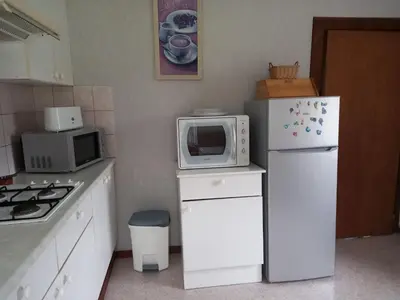 Cuisine ou kitchenette dans l'établissement Gîte en pleine nature, proche de La Bresse avec activités familiales, terrasse et poêle à bois - FR-1-589-70