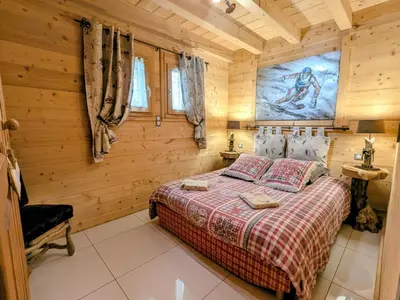 Un ou plusieurs lits dans un hébergement de l'établissement Chalet Neuf Haut de Gamme avec Spa, Sauna et Décoration Originale – Gérardmer - FR-1-589-80