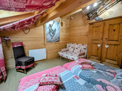 Un ou plusieurs lits dans un hébergement de l'établissement Chalet Neuf Haut de Gamme avec Spa, Sauna et Décoration Originale – Gérardmer - FR-1-589-80