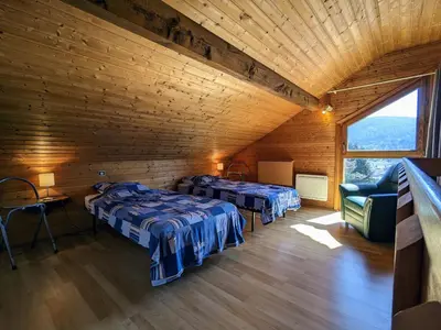 Plan de l'établissement Chalet convivial à Gérardmer avec cheminée, proche du lac et des pistes, idéal famille et rando - FR-1-589-95