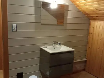 Plan de l'établissement Chalet confortable avec 4 chambres, cheminée, grand terrain, proche pistes et lac - FR-1-589-107