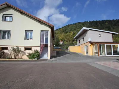 Plan de l'établissement Gîte familial aux Vosges avec jeux pour enfants, à proximité de la nature et activités sportives - FR-1-589-111
