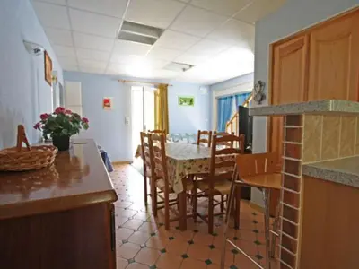 Plan de l'établissement Gîte familial aux Vosges avec jeux pour enfants, à proximité de la nature et activités sportives - FR-1-589-111