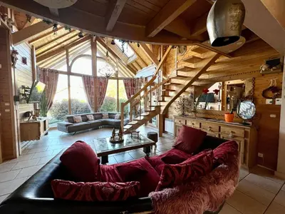 Coin salon dans l'établissement Chalet Montagne avec Spa, Sauna & Proche Pistes - Gérardmer - FR-1-589-114