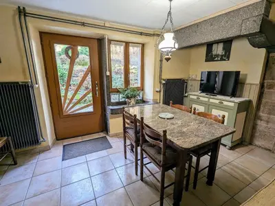 Plan de l'établissement Gîte chaleureux en pleine nature avec terrasse, idéal pour randonnées et vététistes, proche de Gérardmer - FR-1-589-125