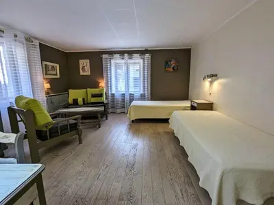 Plan de l'établissement Gîte chaleureux en pleine nature avec terrasse, idéal pour randonnées et vététistes, proche de Gérardmer - FR-1-589-125