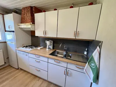 Cuisine ou kitchenette dans l'établissement Gîte confortable à Gérardmer avec jardin, ski, randonnées et activités nautiques - FR-1-589-128