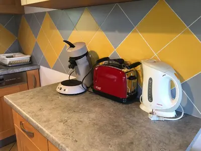 Cuisine ou kitchenette dans l'établissement Chalet spacieux avec balcon, WiFi gratuit, proche lac et station de ski - FR-1-589-140