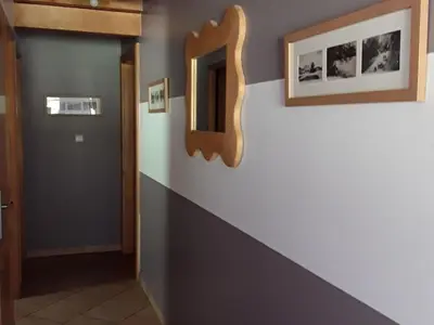 Plan de l'établissement Chalet spacieux avec balcon, WiFi gratuit, proche lac et station de ski - FR-1-589-140