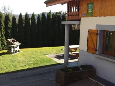 Jardin de l'établissement Gîte spacieux et confortable avec terrasse, proche activités montagne, à Ferdrupt - FR-1-589-146
