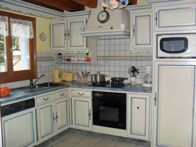 Cuisine ou kitchenette dans l'établissement Gîte spacieux et confortable avec terrasse, proche activités montagne, à Ferdrupt - FR-1-589-146
