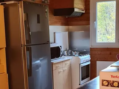 Cuisine ou kitchenette dans l'établissement Chalet Confortable à La Bresse, Proche Ski, Wifi, Animaux Acceptés - FR-1-589-130