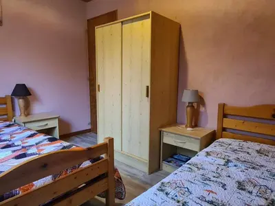 Un ou plusieurs lits dans un hébergement de l'établissement Chalet Confortable à La Bresse, Proche Ski, Wifi, Animaux Acceptés - FR-1-589-130
