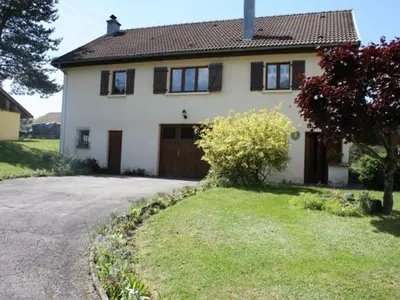 Jardin de l'établissement Maison tranquille avec cheminée près de Gérardmer - FR-1-589-142