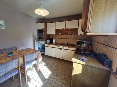 Cuisine ou kitchenette dans l'établissement Maison tranquille avec cheminée près de Gérardmer - FR-1-589-142