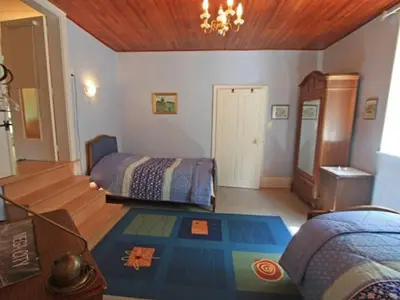 Plan de l'établissement Gîte Confortable en Pleine Forêt avec Étang, Idéal pour Familles et Amis - FR-1-589-154