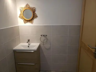 Salle de bains dans l'établissement Maison de Montagne à La Bresse, 2 Chambres, Confort et Activités, Garage, Wifi Inclus - FR-1-589-152