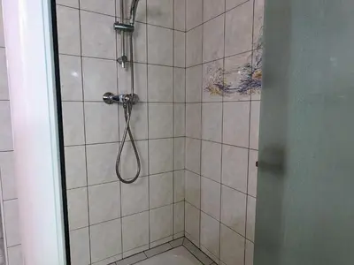 Salle de bains dans l'établissement Maison de Montagne à La Bresse, 2 Chambres, Confort et Activités, Garage, Wifi Inclus - FR-1-589-152