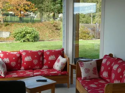 Coin salon dans l'établissement Gîte calme avec terrasse près de Gérardmer - FR-1-589-158