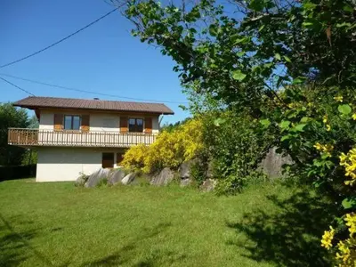 Jardin de l'établissement Chalet spacieux à Rochesson, près de Gérardmer, avec garage, cheminée, WIFI et équipements complets - FR-1-589-167