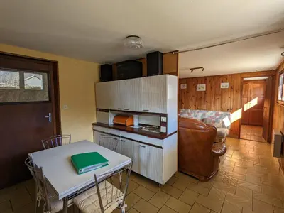 Cuisine ou kitchenette dans l'établissement Gîte cosy à La Bresse - Proche sentiers, rivière et piste cyclable, idéal pour randonnées et séjours en famille - FR-1-589-168