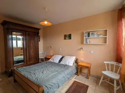 Un ou plusieurs lits dans un hébergement de l'établissement Gîte à la montagne avec cheminée, wifi et joli terrain - FR-1-589-179