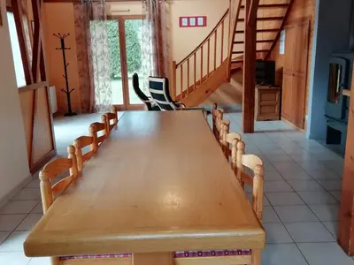 Plan de l'établissement Chalet spacieux avec cheminée, proche forêt, sentiers pédestres, terrasse, terrain clos, jeux et WIFI - FR-1-589-187