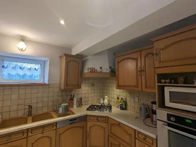 Cuisine ou kitchenette dans l'établissement Gîte Alsace proche forêts, randonnée, stations de ski, 2 salons, terrasse sud, cheminée, animaux acceptés - FR-1-589-200