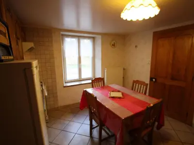 Plan de l'établissement Gîte paisible avec terrasse et WIFI, proche de Gérardmer - 2 chambres, animaux acceptés - FR-1-589-216