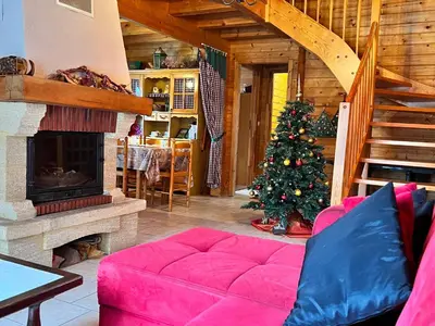 Coin salon dans l'établissement Chalet confortable avec cheminée à Taintrux - FR-1-589-222