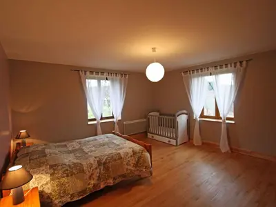 Un ou plusieurs lits dans un hébergement de l'établissement Grande maison avec cheminée, proche nature, idéale pour familles et amis, animaux admis. - FR-1-589-229