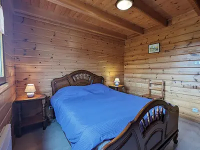 Plan de l'établissement Chalet chaleureux avec terrasse, proche forêt et sentier, à 15 km des stations de ski de Gérardmer - FR-1-589-247