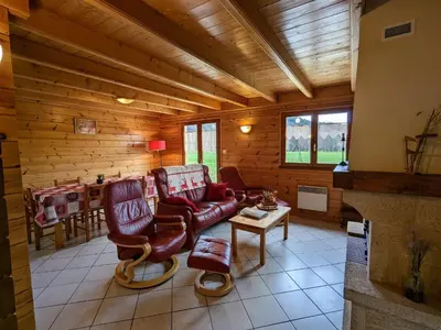 Plan de l'établissement Chalet chaleureux avec terrasse, proche forêt et sentier, à 15 km des stations de ski de Gérardmer - FR-1-589-247