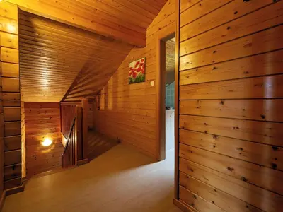Plan de l'établissement Chalet chaleureux avec terrasse, proche forêt et sentier, à 15 km des stations de ski de Gérardmer - FR-1-589-247