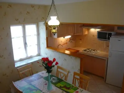 Cuisine ou kitchenette dans l'établissement Gîte spacieux avec terrasse et cheminée près de Saint-Dié, à 28 km de Gérardmer - FR-1-589-261
