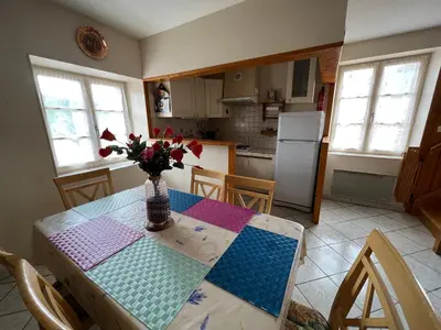 Cuisine ou kitchenette dans l'établissement Gîte spacieux avec terrasse et cheminée près de Saint-Dié, à 28 km de Gérardmer - FR-1-589-261