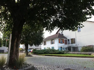 Jardin de l'établissement Appartement cosy au cœur de Vagney, proche commerces et sentiers, terrasse et cheminée, à 15km Gérardmer - FR-1-589-304
