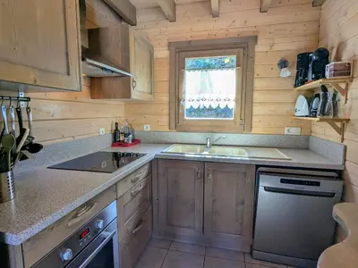 Cuisine ou kitchenette dans l'établissement Chalet cosy à La Bresse avec WIFI et parking, proche pistes - FR-1-589-310
