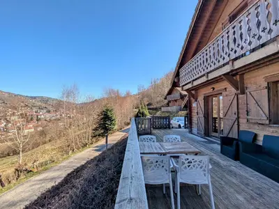 Vue générale sur la montagne ou vue sur la montagne depuis la maison de vacances