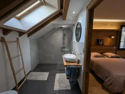 Un ou plusieurs lits dans un hébergement de l'établissement Gîte 4 étoiles avec sauna et terrasses pour 14 pers. - FR-1-589-319