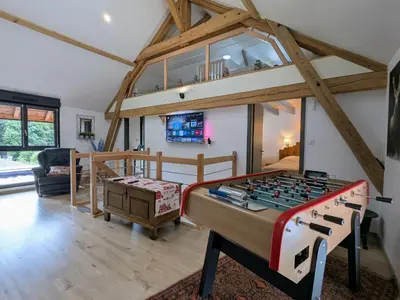 Télévision ou salle de divertissement dans l'établissement Gîte moderne et rénové avec carport et local à ski au calme près des Vosges - FR-1-589-342