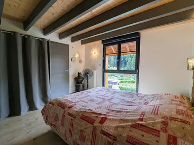 Un ou plusieurs lits dans un hébergement de l'établissement Gîte moderne et rénové avec carport et local à ski au calme près des Vosges - FR-1-589-342