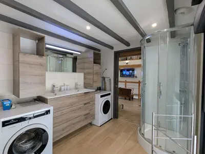 Cuisine ou kitchenette dans l'établissement Gîte moderne et rénové avec carport et local à ski au calme près des Vosges - FR-1-589-342