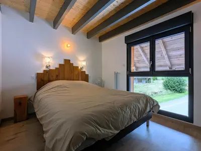Un ou plusieurs lits dans un hébergement de l'établissement Gîte moderne et rénové avec carport et local à ski au calme près des Vosges - FR-1-589-342