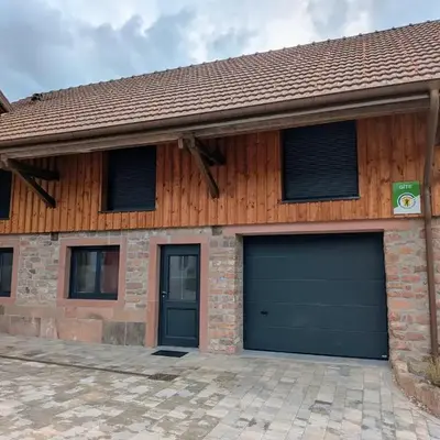 Gîte moderne et rénové avec carport et local à ski au calme près des Vosges - FR-1-589-342