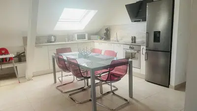 Cuisine ou kitchenette dans l'établissement Appartement Bes,, Attique neuf avec confort