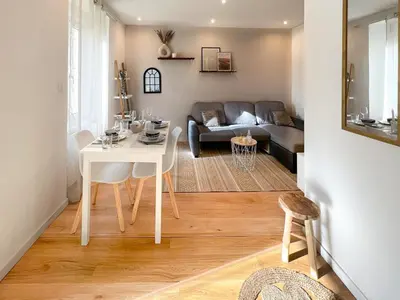 Coin salon dans l'établissement Appart'Hotel Le Tilleul - NETFLIX, JARDIN ET FIBRE OPTIQUE
